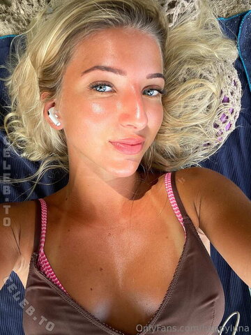 happyluna nude photo 16