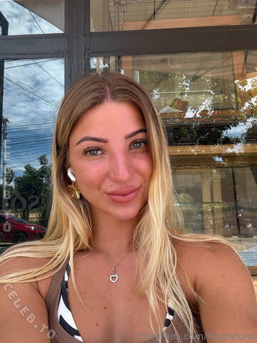 happyluna nude photo 4