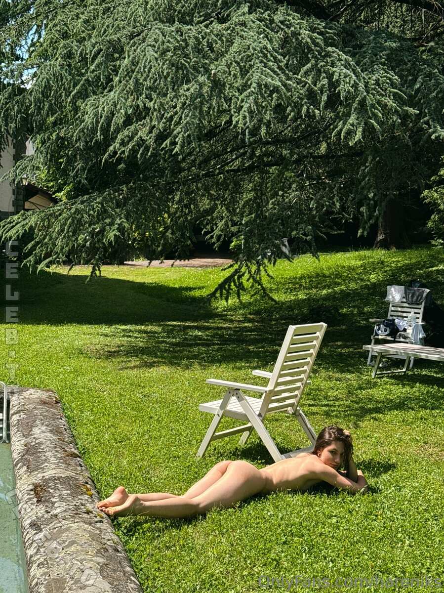 Hareniks nude photo 16
