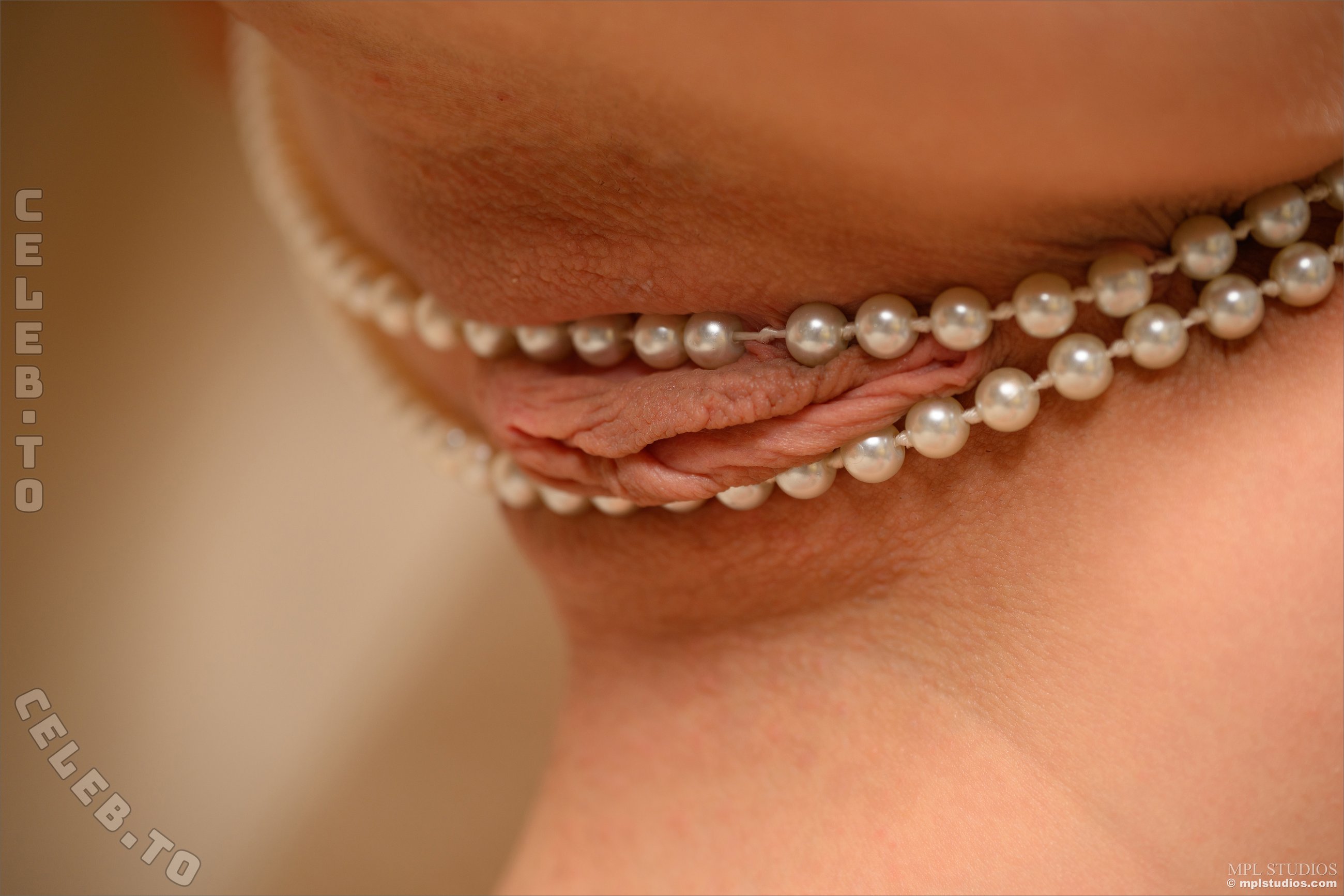 Hareniks nude photo 14