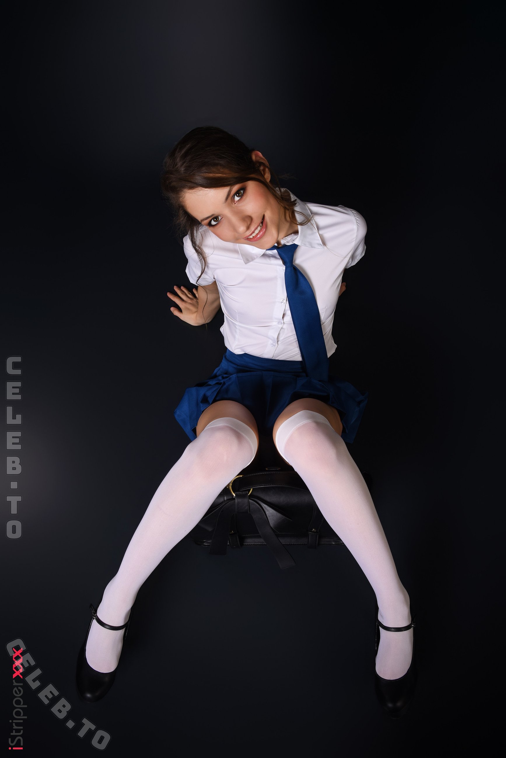 Hareniks nude photo 5