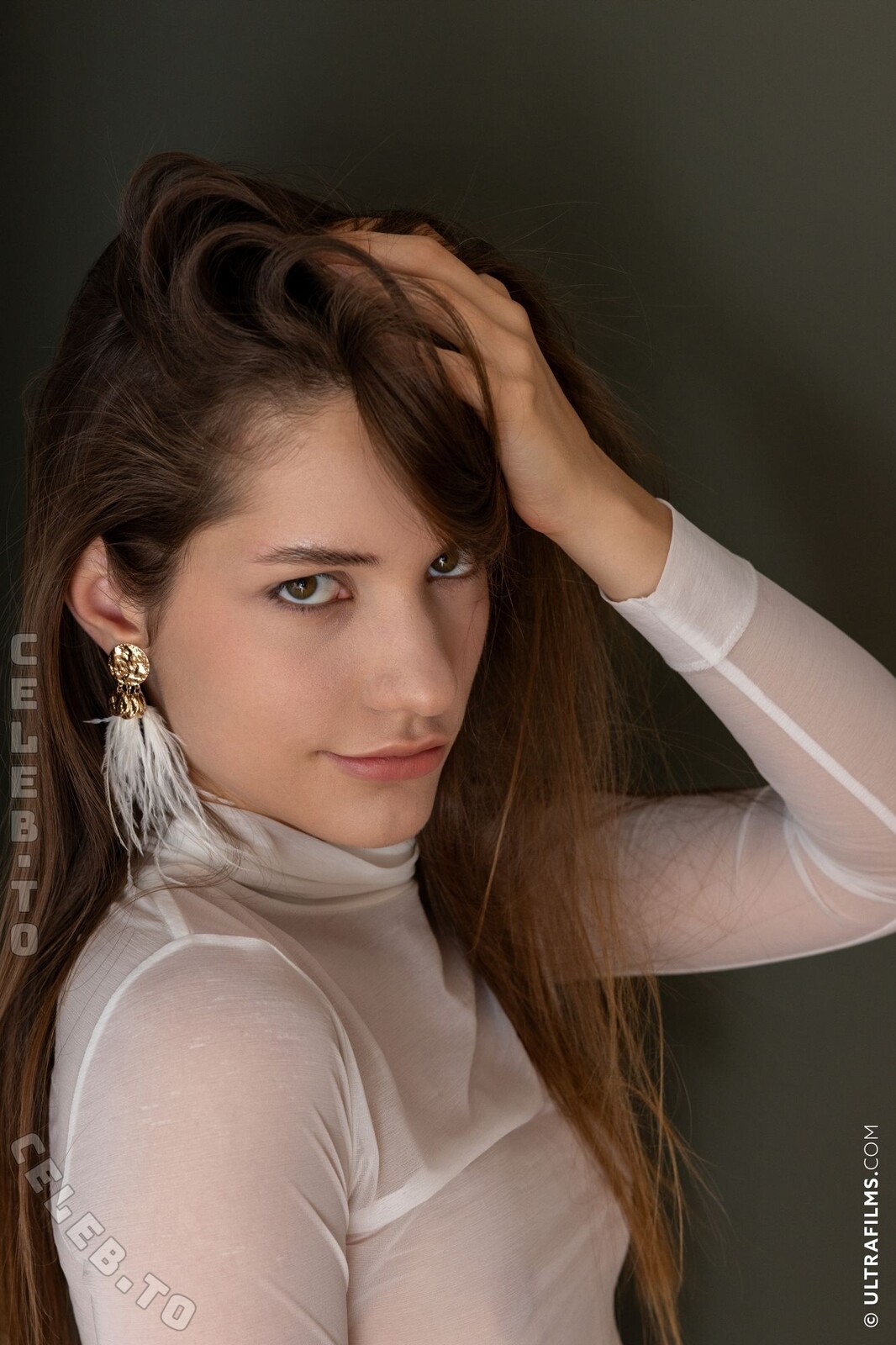 Hareniks nude photo 2