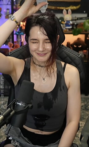 Haselnuuuss nude photo 4