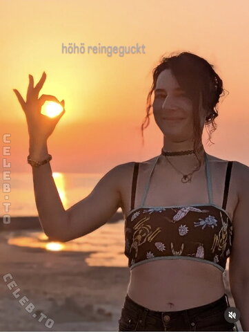 Haselnuuuss nude photo 9