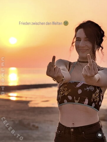 Haselnuuuss nude photo 8