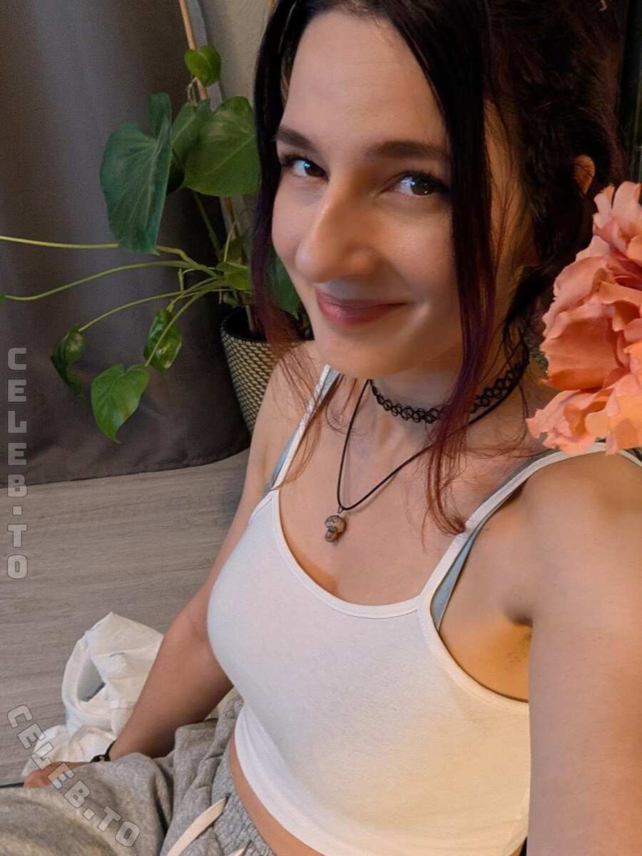 Haselnuuuss nude photo 2