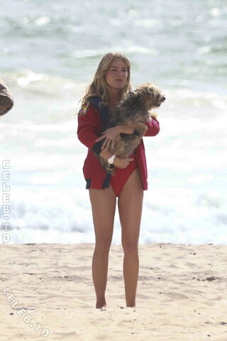 Hassie Harrison nude photo 6