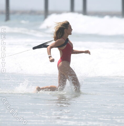 Hassie Harrison nude photo 27