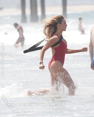 Hassie Harrison nude photo 23