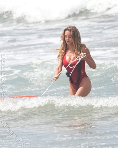 Hassie Harrison nude photo 14
