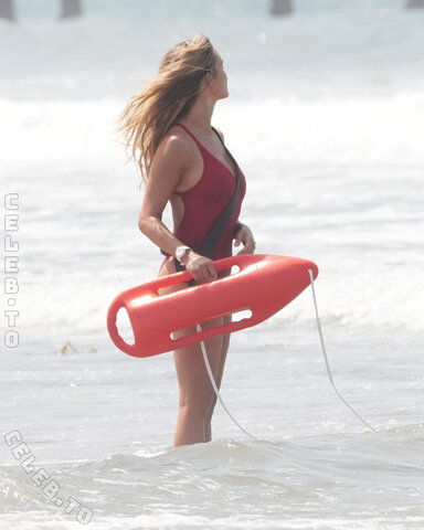 Hassie Harrison nude photo 3