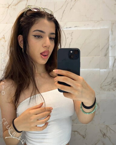 Hastijuneee nude photo 8