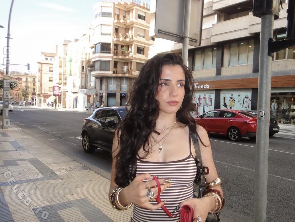 Hastijuneee nude photo 1