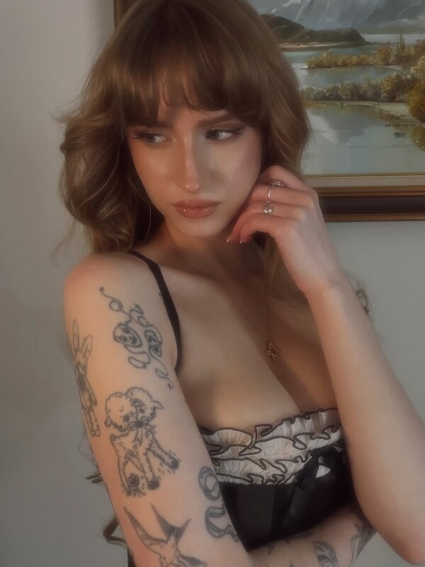 hauntedantique nude photo 3