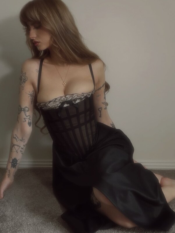 hauntedantique nude photo 8