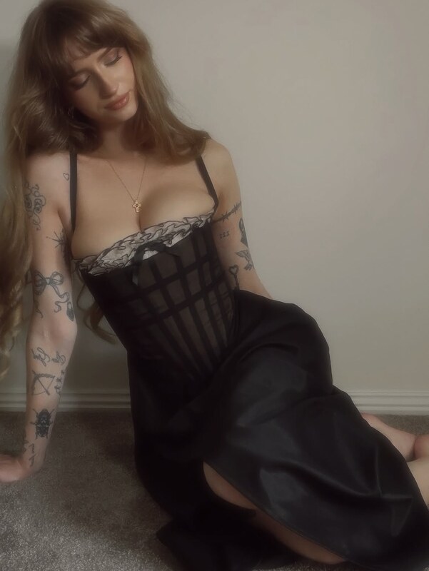hauntedantique nude photo 10