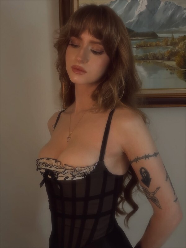 hauntedantique nude photo 11