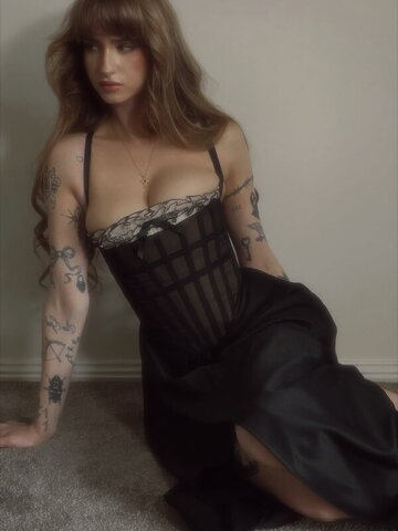 hauntedantique nude photo 1
