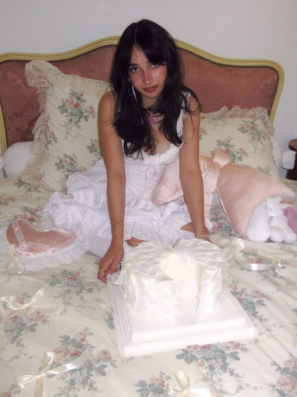 Hawnie nude photo 3