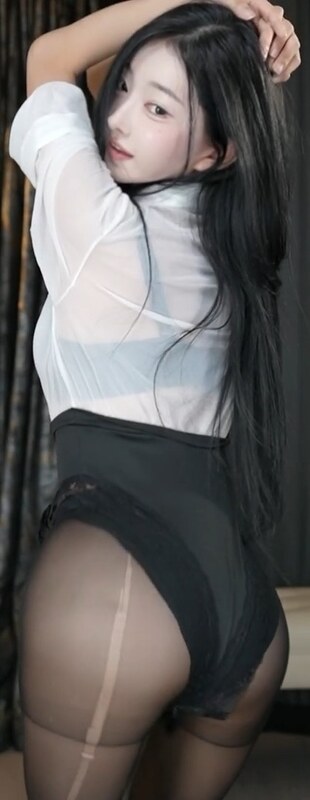 Haxxnini nude photo 6