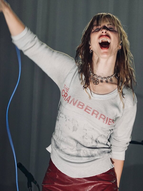 Hayley Williams nude photo 3