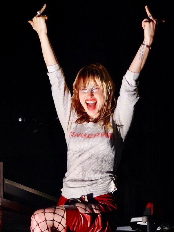 Hayley Williams nude photo 6