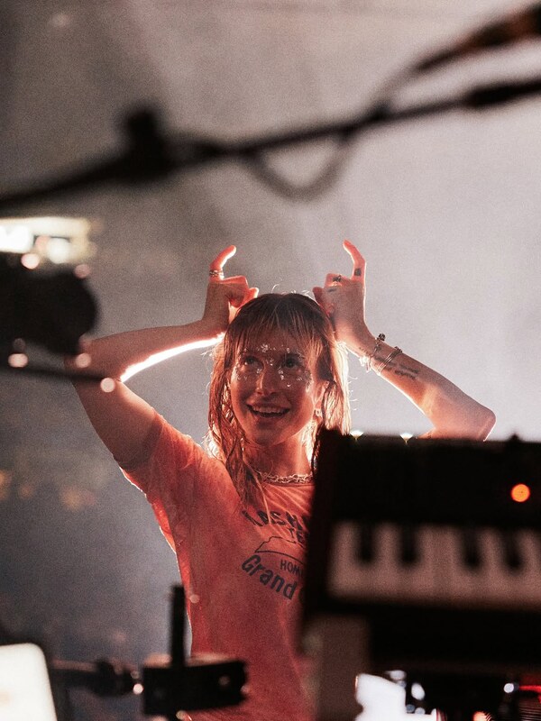 Hayley Williams nude photo 7