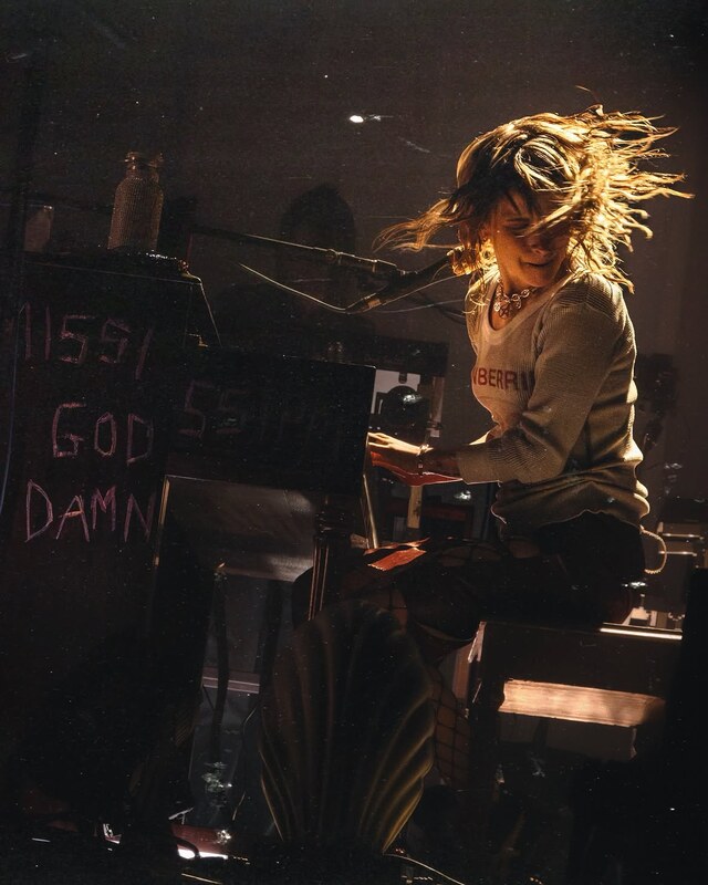 Hayley Williams nude photo 12