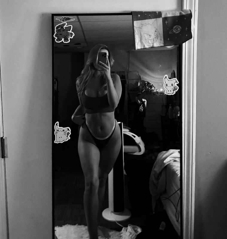 HayMartinn hal_es nude photo 1