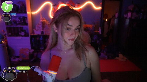 HayMartinn hal_es nude photo 1
