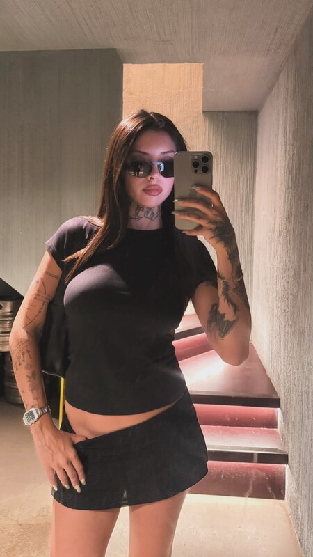 Hazal Bayazit nude photo 2