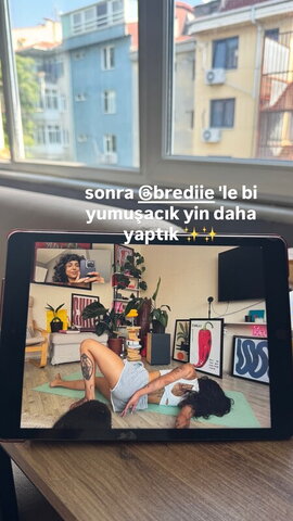 Hazal Bayazit nude photo 6
