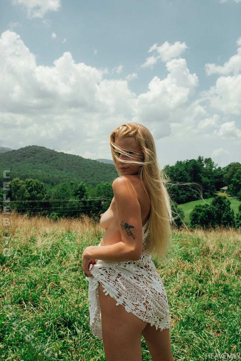 heavemly nude photo 4