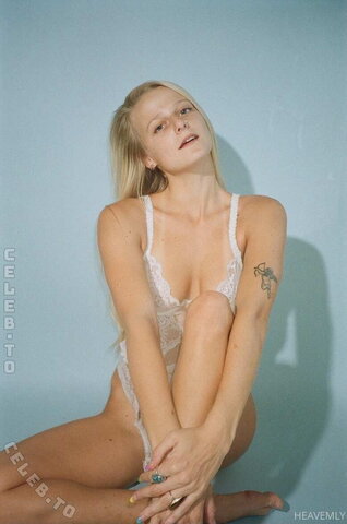 heavemly nude photo 43