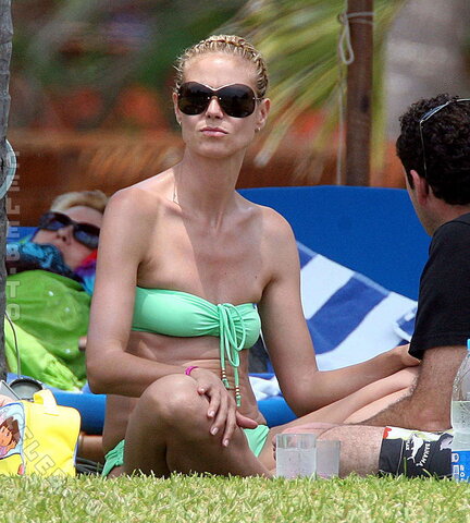 Heidi Klum nude photo 22