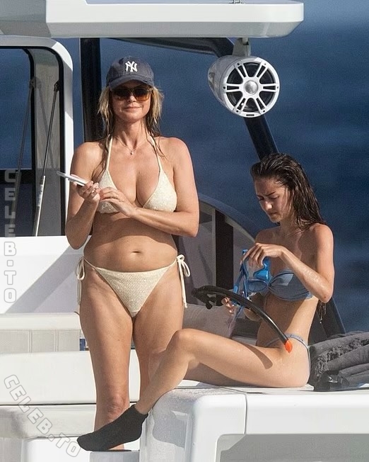 Heidi Klum nude photo 12