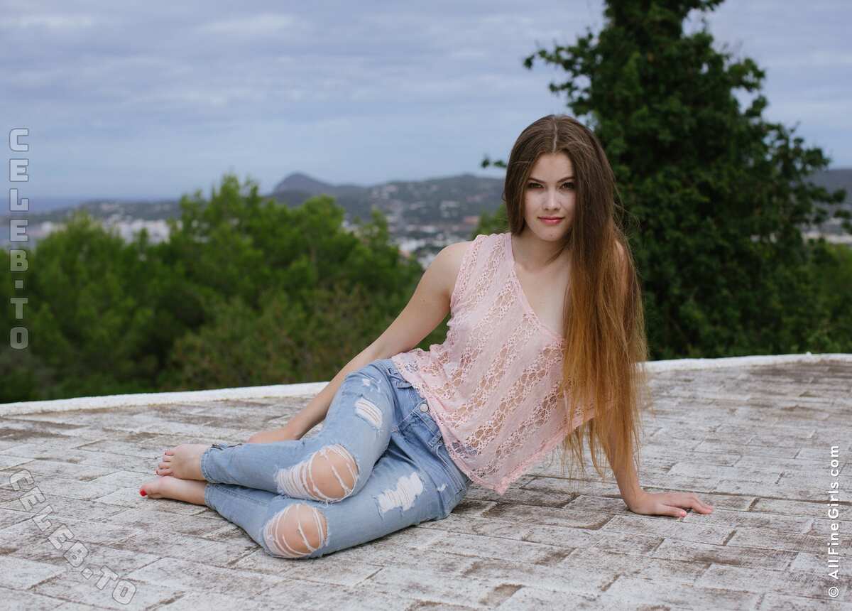 Heidi Romanova nude photo 4