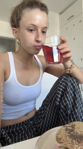Heidi nude photo 14