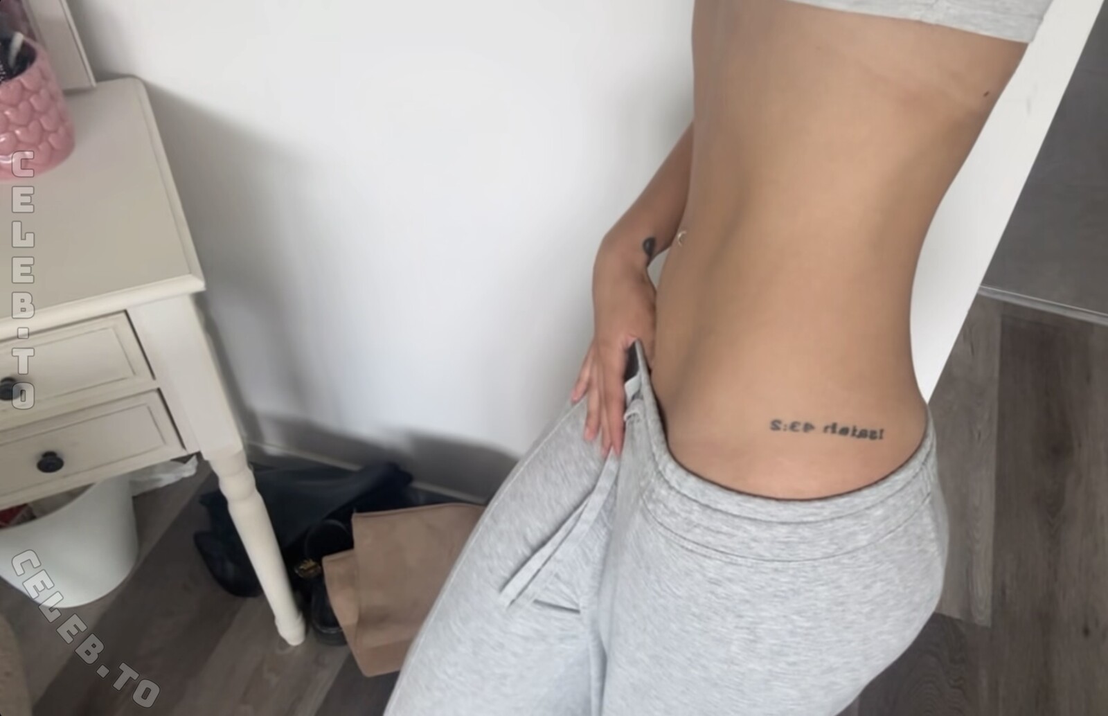 Heidi nude photo 2