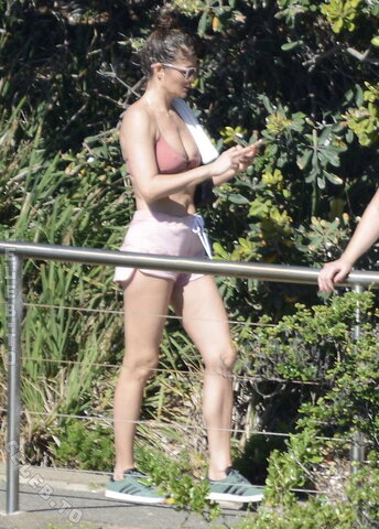 Helena Christensen nude photo 3