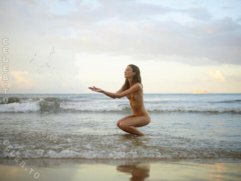 Helena Hall nude photo 114
