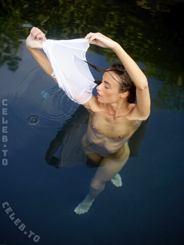 Helena Hall nude photo 4