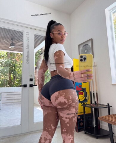 Helena Mendes Hot (1 photo)