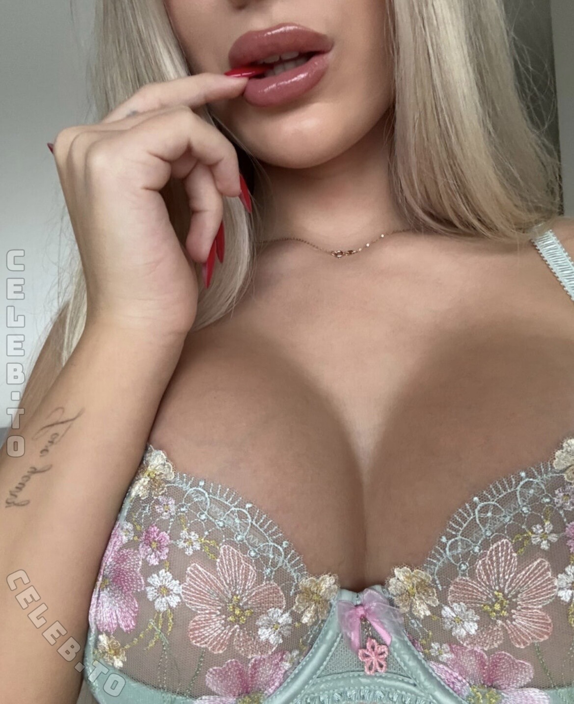 Helenaakln nude photo 4