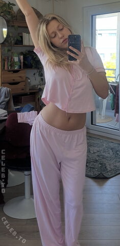 Helenaastoll nude photo 8