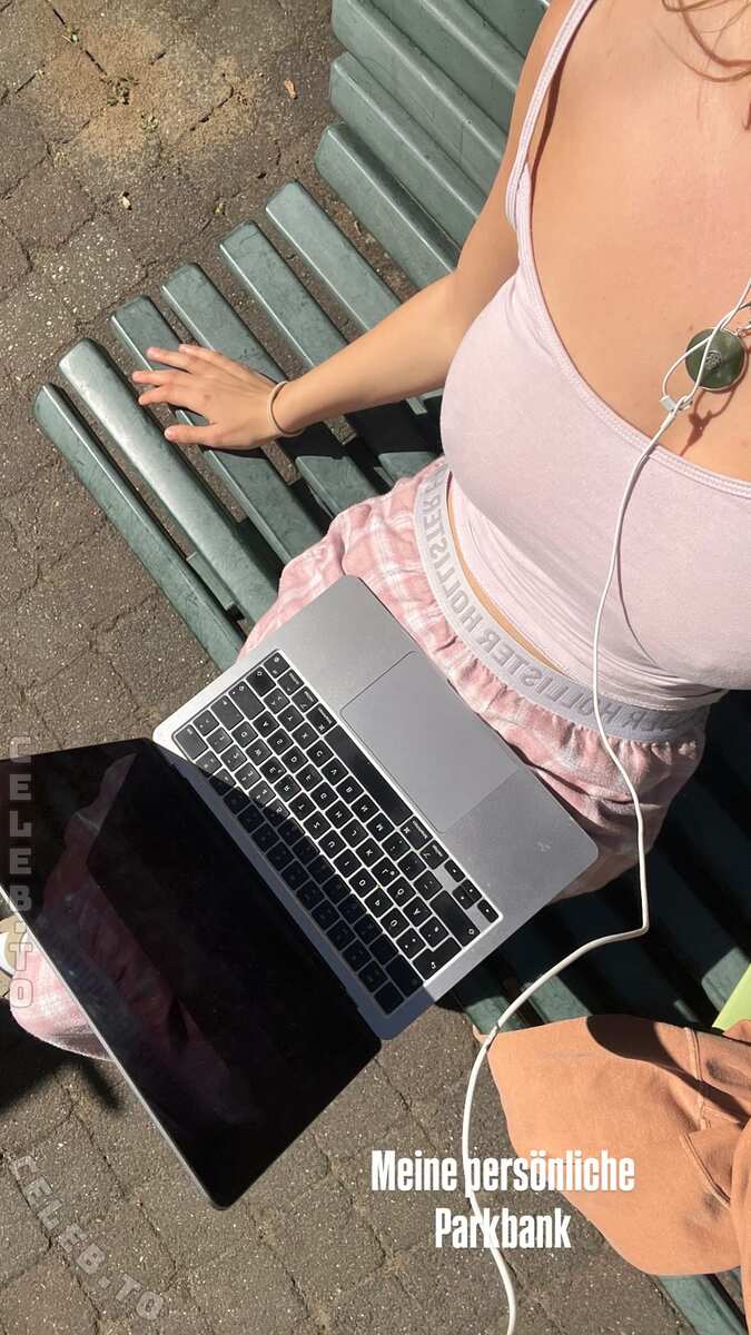 Helenaastoll nude photo 16