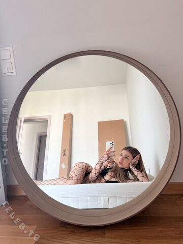 Helenalive nude photo 12