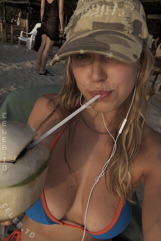 Helenasstoll nude photo 5