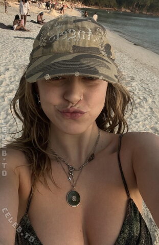 Helenasstoll nude photo 3
