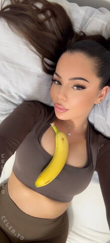 Helin Deli nude photo 8